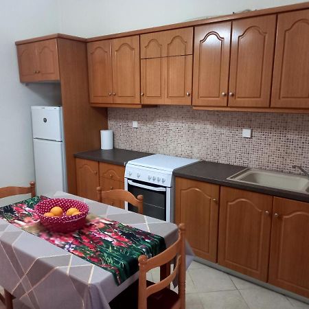 Pel House Apartment นาฟปาคตอส ภายนอก รูปภาพ