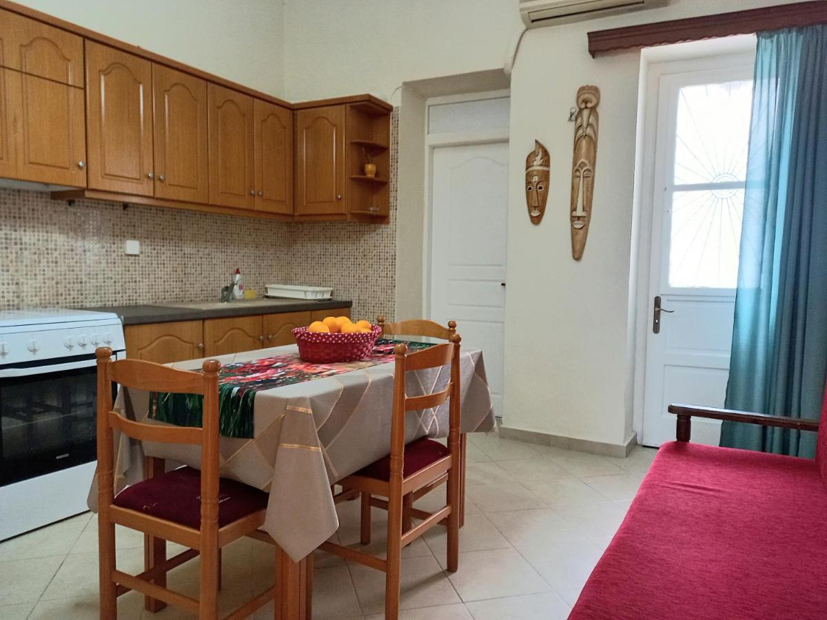 Pel House Apartment นาฟปาคตอส ภายนอก รูปภาพ