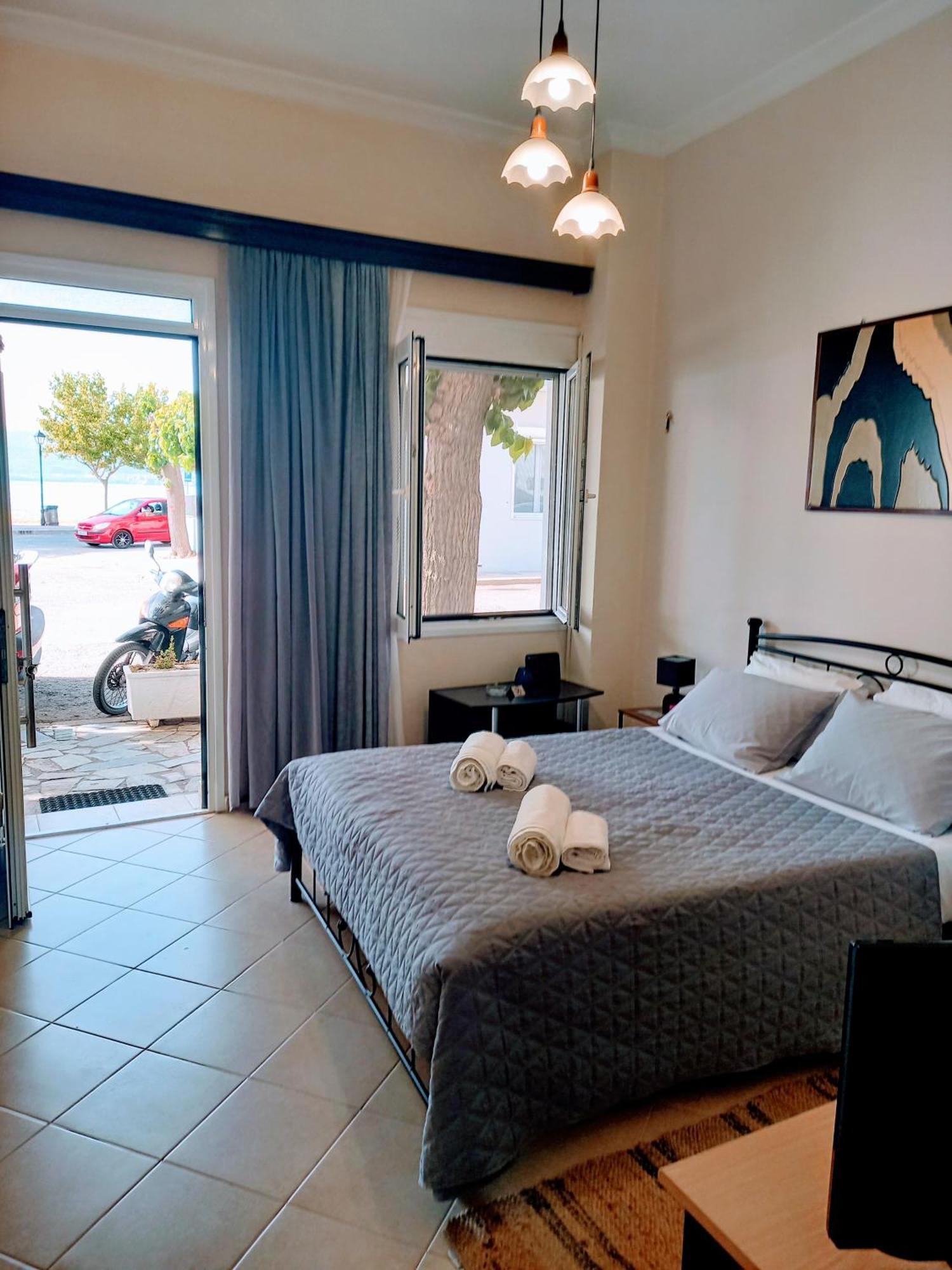 Pel House Apartment นาฟปาคตอส ภายนอก รูปภาพ